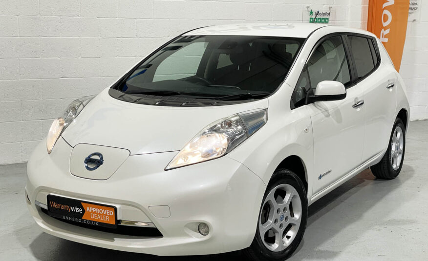 Nissan Leaf 24kWh 6.6kWh charger Acenta with full 12 Bars battery health-stunning!
